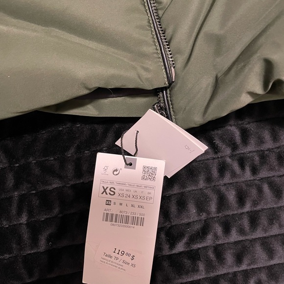 Forest green winter jacket with black fur hood - Picture 2 of 4